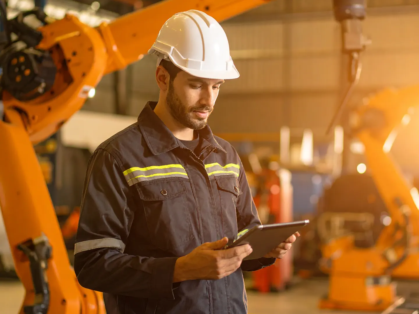 Cliente sorridente do ERP para indústria WebMais