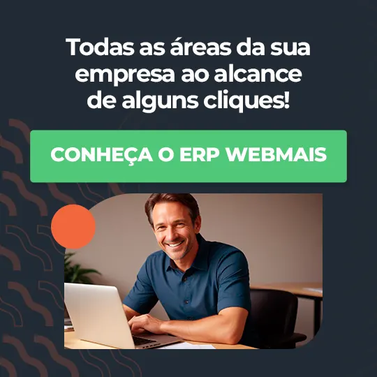Banner um homem sorrindo mexendo no computador, ao lado do texto “Todas as áreas da sua empresa ao alcance de alguns cliques”