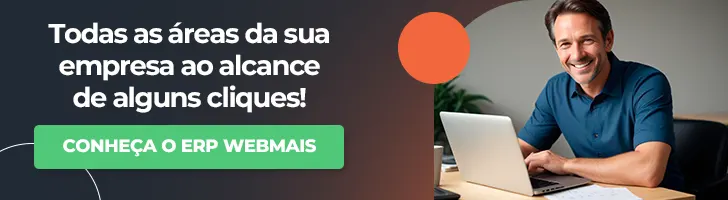 Banner um homem sorrindo mexendo no computador, ao lado do texto “Todas as áreas da sua empresa ao alcance de alguns cliques”