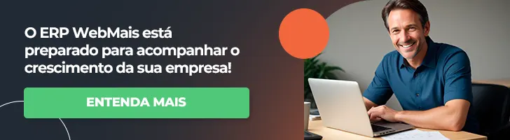 Imagem de um homem feliz mexendo no notebook ao lado do texto “O ERP WebMais está preparado para acompanhar o crescimento da sua empresa?”